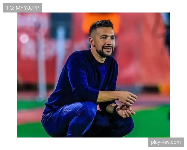 尼斯主帅弗朗西斯科·法里奥利接受专访，详解其4-3-3体系如何在本赛季成功激活年轻攻击群。